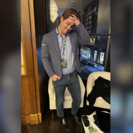 FIDE Модернизирует Дресс-код для Турниров Grand Swiss, Допуская Джинсы